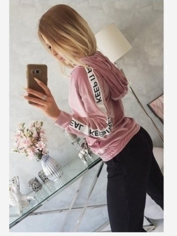 Velúrová mikina s kapucňou púdrovo ružová
